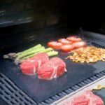 2-Pack: BBQ Reusable Non-Stick Heat-Resistant Grilling Mats - Bilde 2